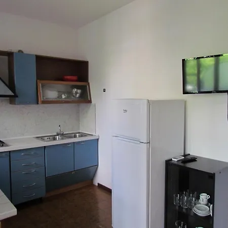 Enjoy A Renovated Flat Surrounded By Pools *