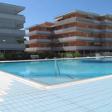 Enjoy A Renovated Flat Surrounded By Pools Daire *